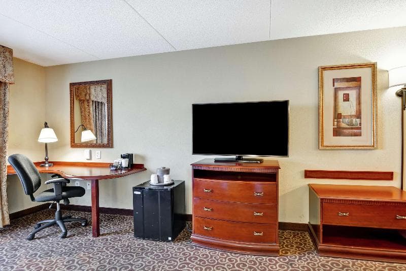 Hampton Inn & Suites Fredericksburg-at Celebrate Virginia 5