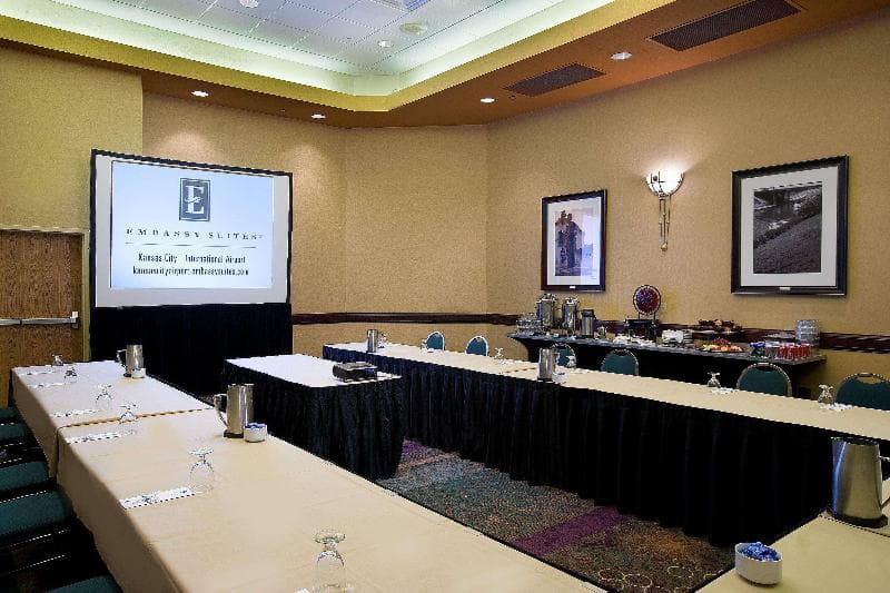 Embassy Suites by Hilton Kansas City International Airport photo 1