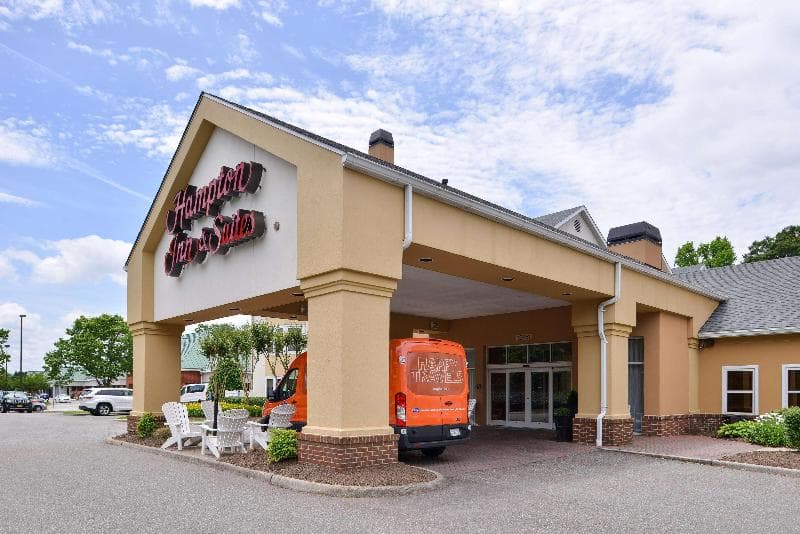 Hampton Inn & Suites Newport News (Oyster Point) 3
