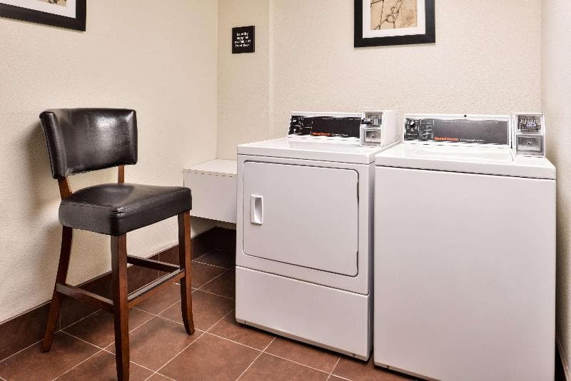 Hampton Inn & Suites Newport News (Oyster Point) 4