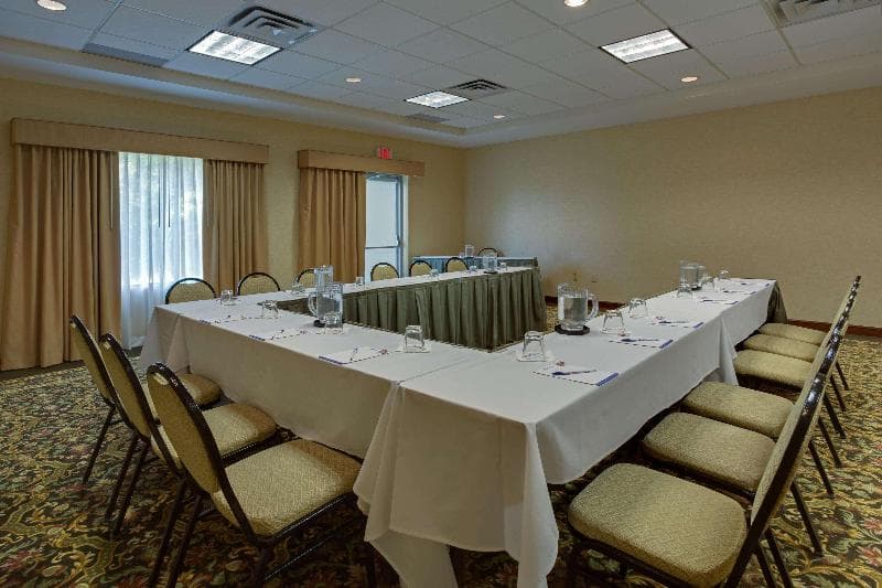 Hilton Garden Inn Cleveland Airport 4