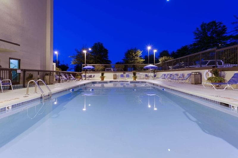 Hampton Inn Charlottesville 3