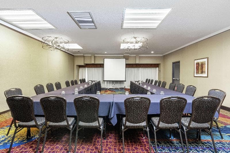 Embassy Suites by Hilton Kansas City Plaza photo 1