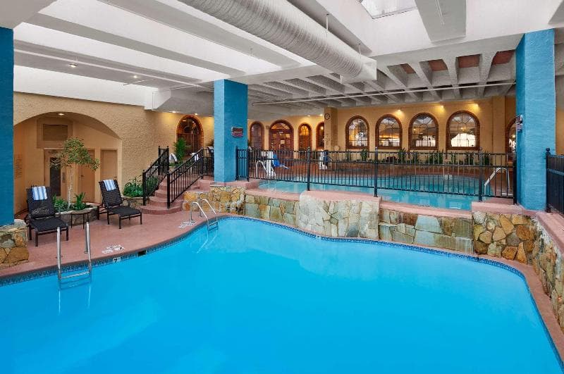 Embassy Suites by Hilton Kansas City Plaza 4