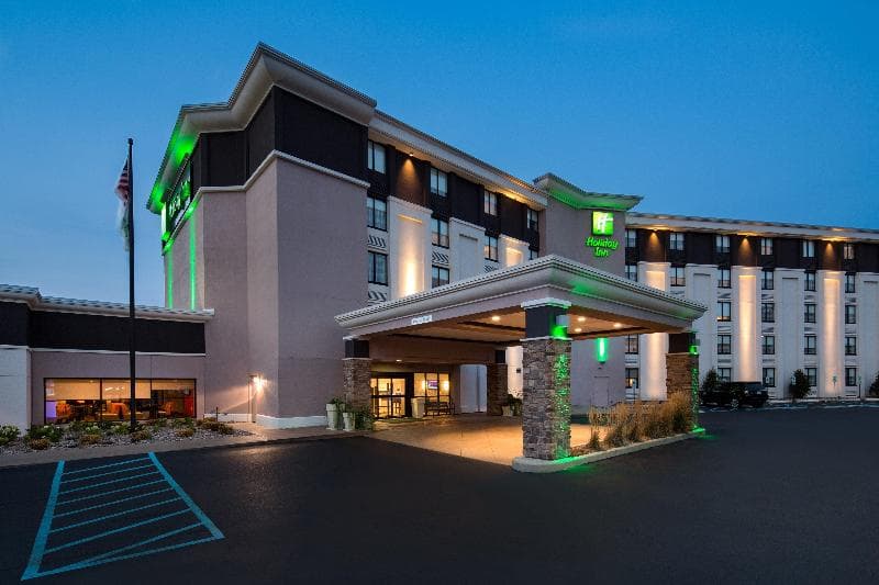 Holiday Inn Milwaukee Riverfront 4