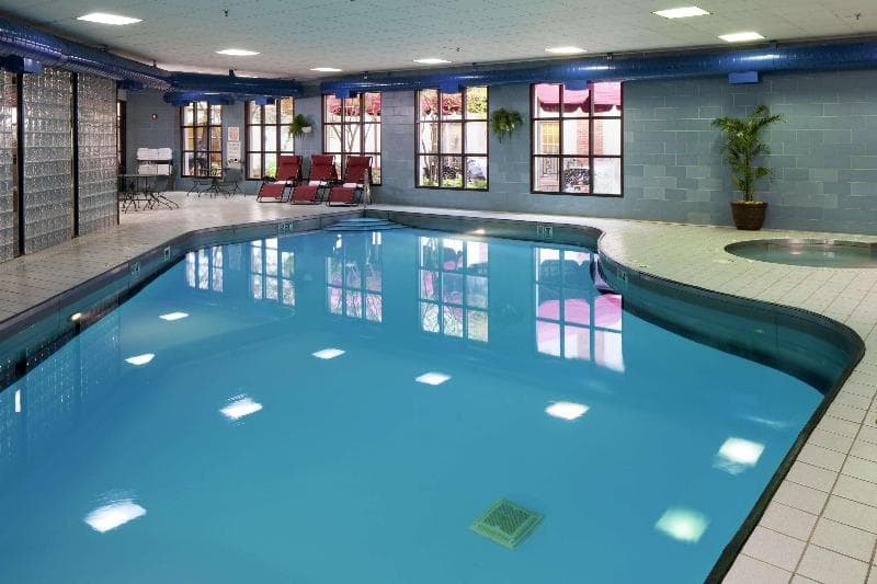 DoubleTree by Hilton Bloomington 5