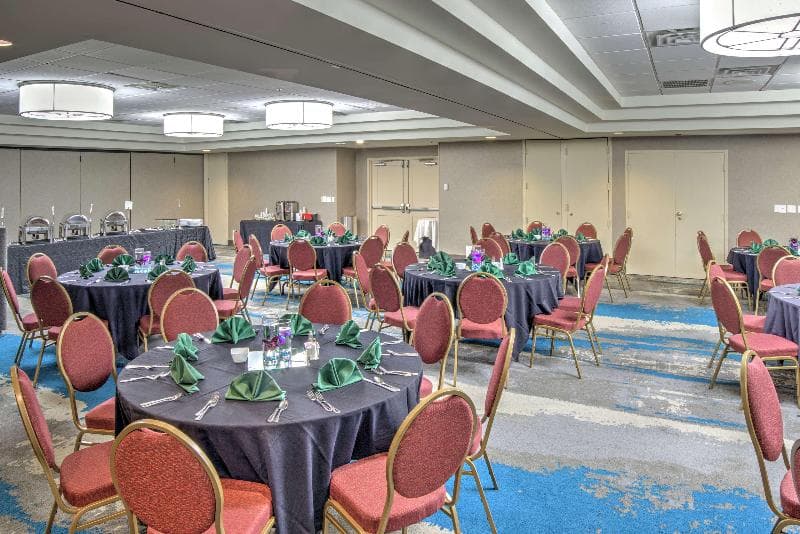 Embassy Suites by Hilton Indianapolis North photo 1