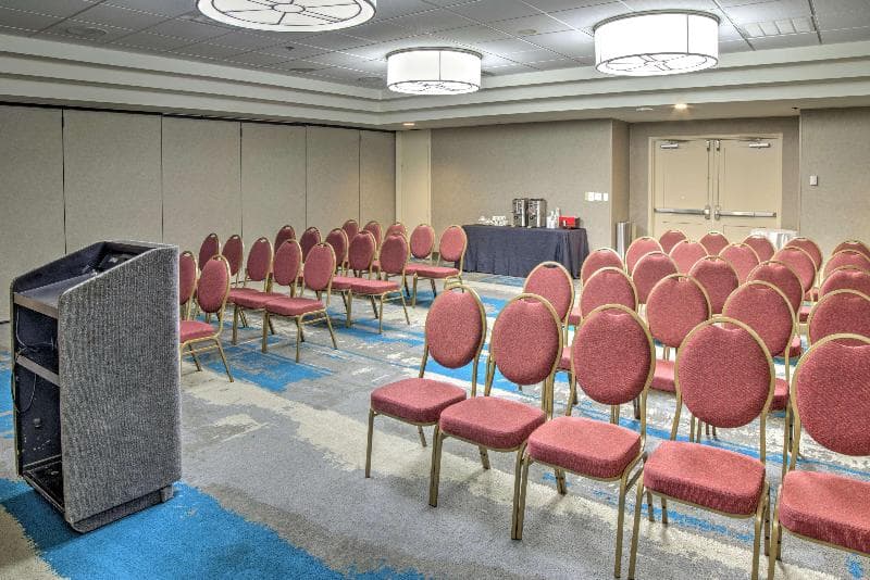 Embassy Suites by Hilton Indianapolis North 4