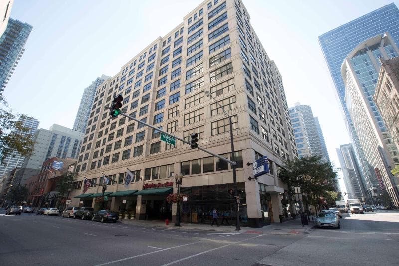 Hampton Inn & Suites Chicago-Downtown 4