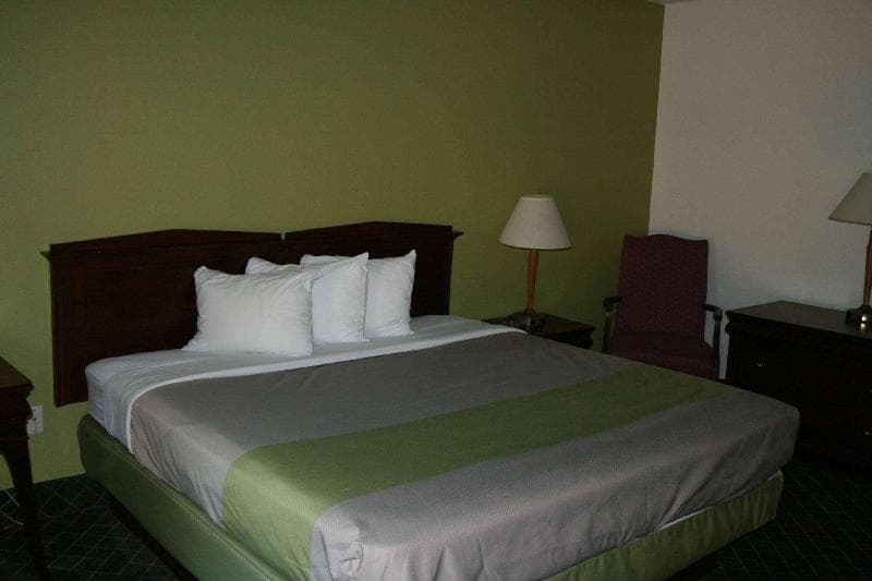 Travelodge by Wyndham Roanoke 5