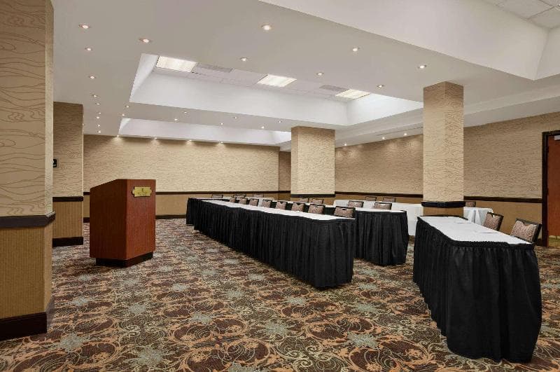 Embassy Suites by Hilton Kansas City Overland Park photo 1