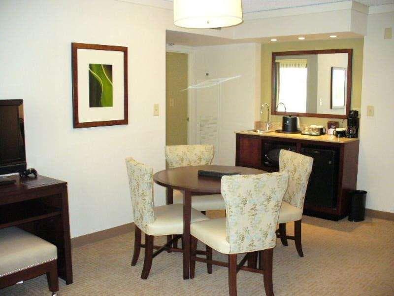 Embassy Suites by Hilton Kansas City Overland Park 5