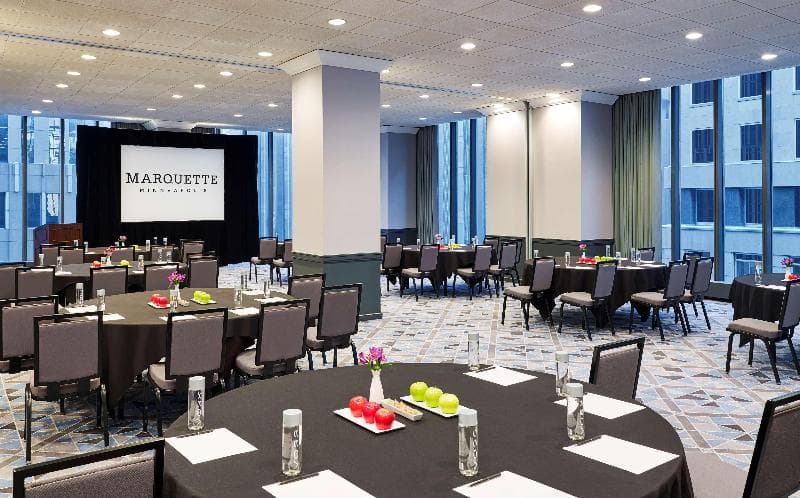 The Marquette Hotel, Curio Collection by Hilton 4