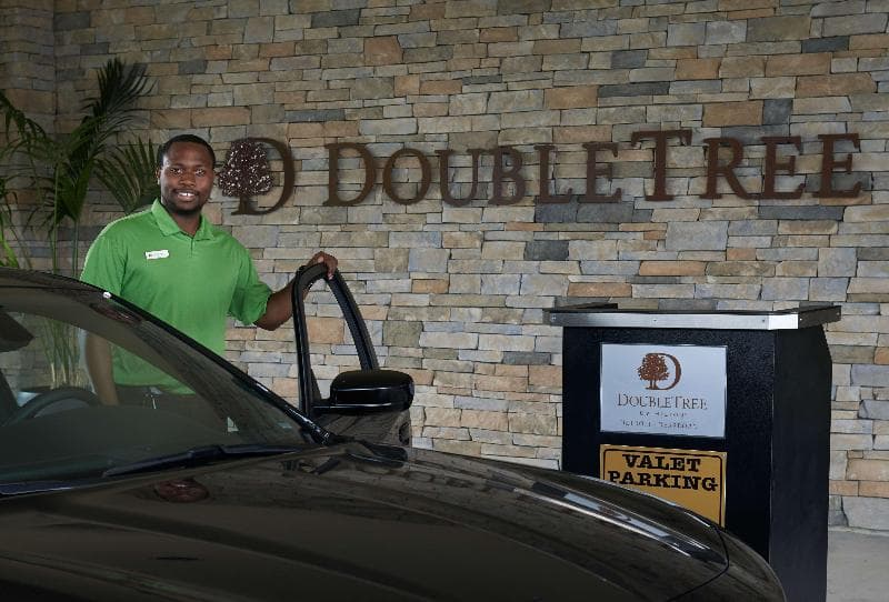 DoubleTree by Hilton Hotel Detroit - Dearborn 2