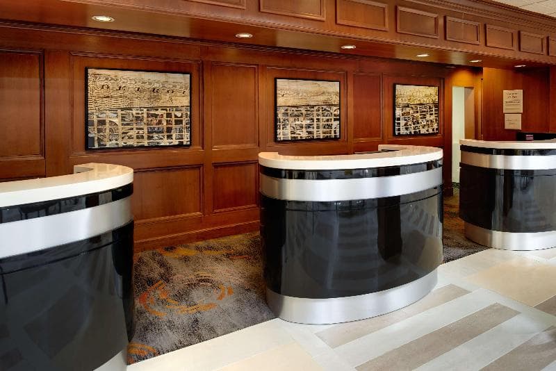 DoubleTree by Hilton Hotel Detroit - Dearborn 4