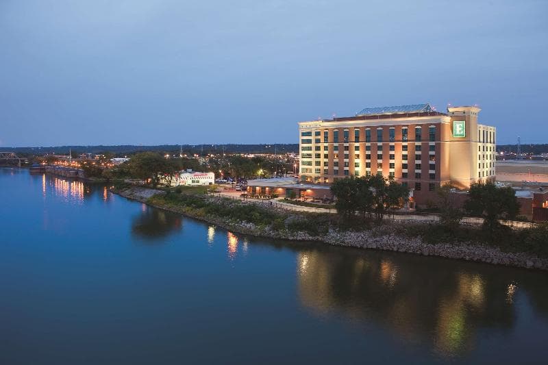 Embassy Suites by Hilton East Peoria Riverfront Hotel & Conf 3