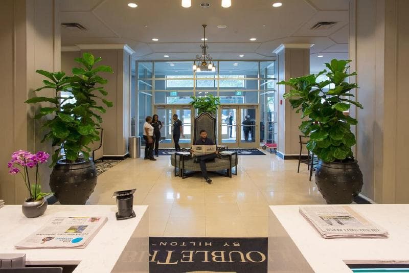 DoubleTree Suites by Hilton Hotel Detroit Downtown - Fort 5