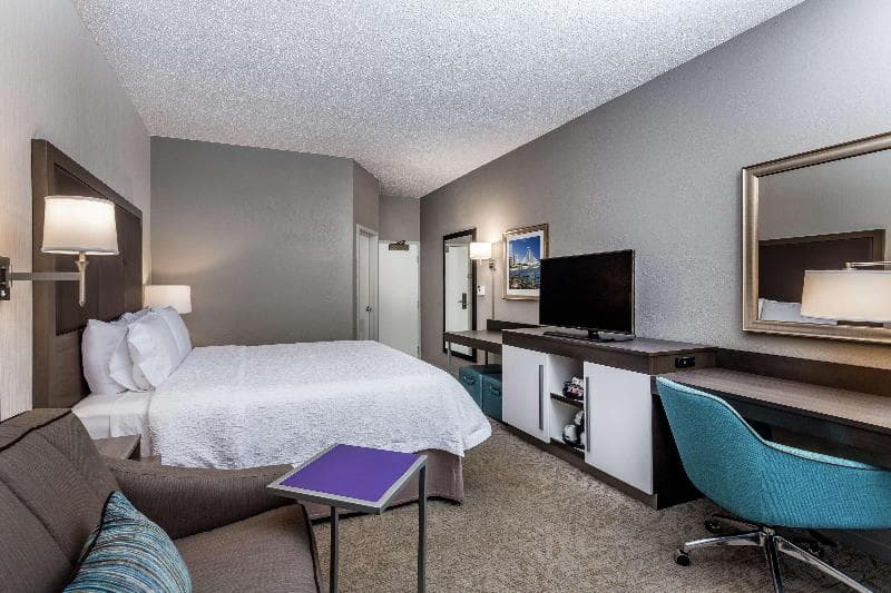 Hampton Inn Milwaukee - Airport 4