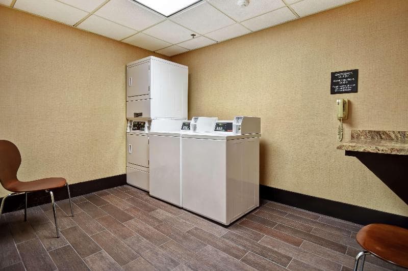 Hampton Inn Auburn 2
