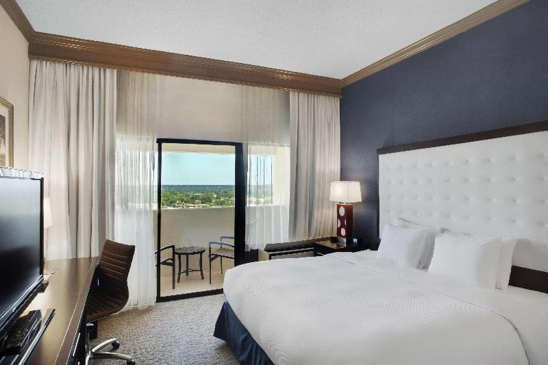 DoubleTree by Hilton Hotel Little Rock 5