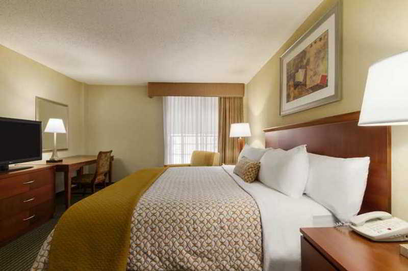 Embassy Suites by Hilton Winston Salem photo 1