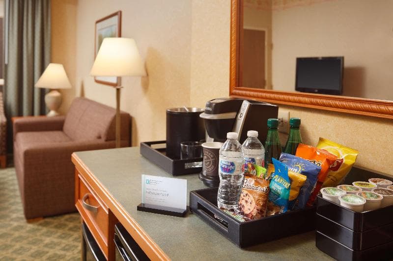 Embassy Suites by Hilton Charleston Airport Hotel & Convent 2
