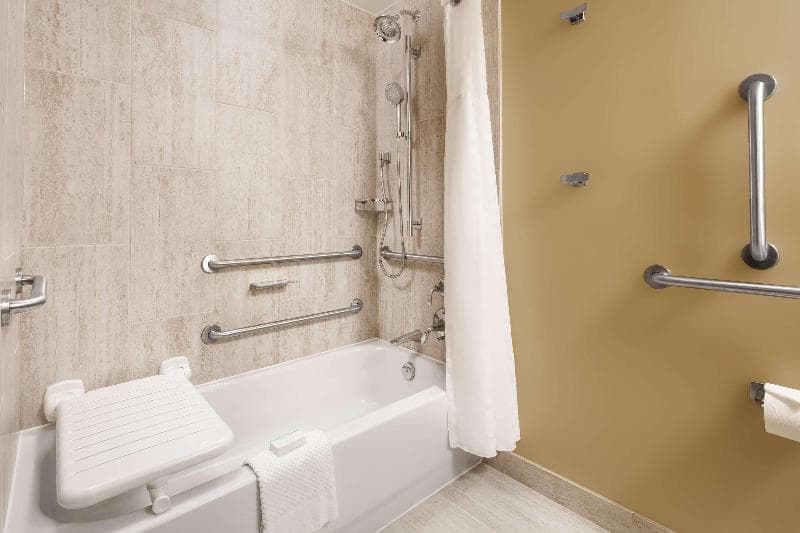Embassy Suites by Hilton Charleston Airport Hotel & Convent 3
