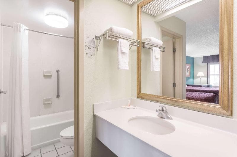 Days Inn by Wyndham Marianna 4