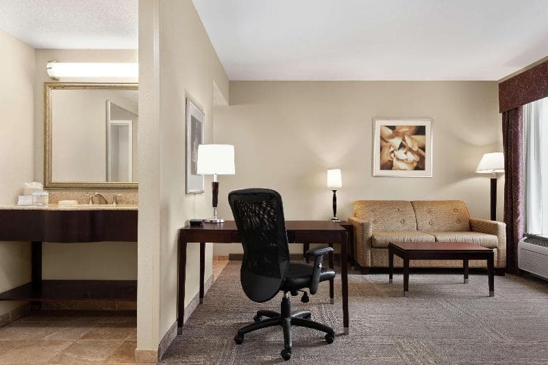 Hampton Inn & Suites Brunswick 5