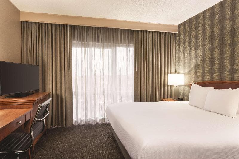Embassy Suites by Hilton Nashville South Cool Springs photo 1