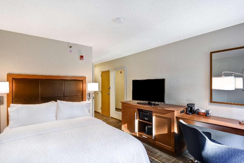 Hampton Inn Memphis-Poplar 4