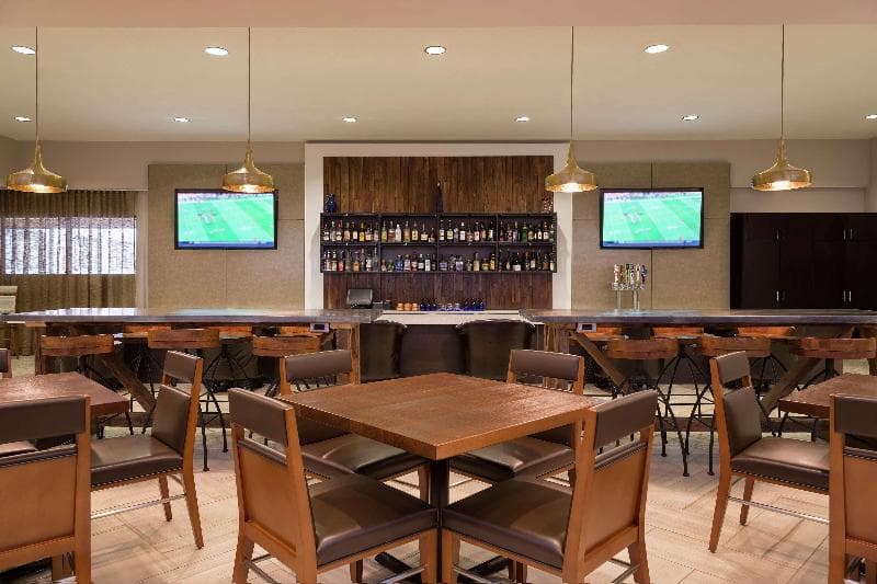 DoubleTree Suites by Hilton Hotel Nashville Airport 2