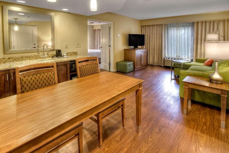 Hampton Inn & Suites Asheville Airport 4