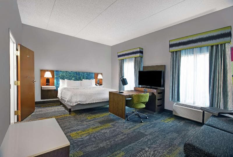 Hampton Inn & Suites Augusta West 2