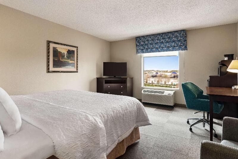 Hampton Inn & Suites Atlanta Airport West/Camp Creek Pkwy 5
