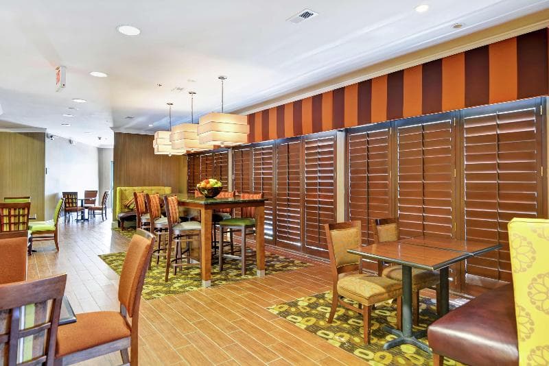 Hampton Inn Charleston-North 2