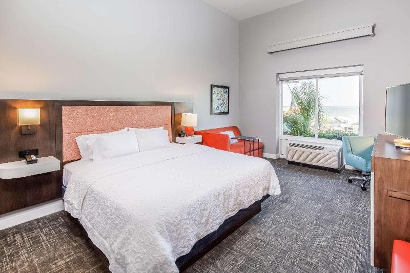 Hampton Inn Pensacola Beach 4