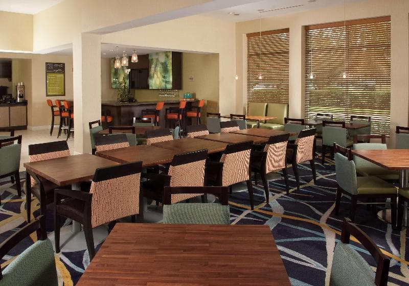 Hilton Garden Inn Orlando Airport 2