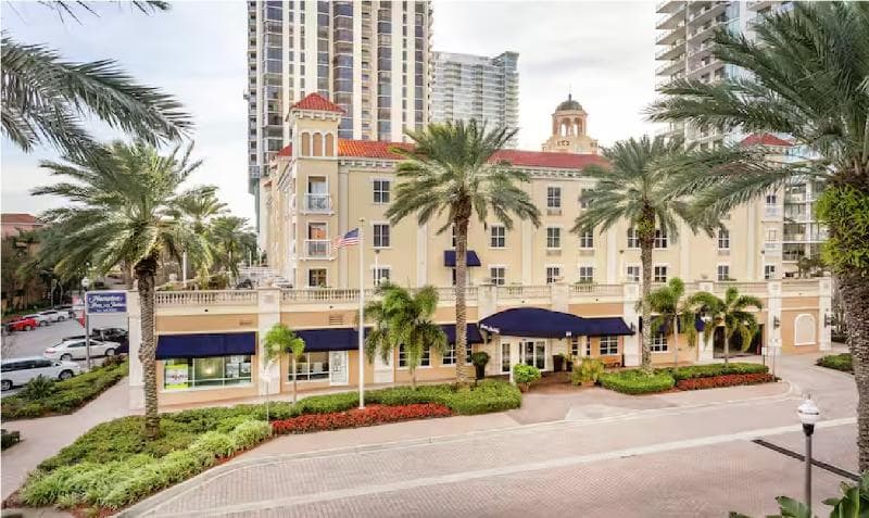 Hampton Inn & Suites St. Petersburg/Downtown 1