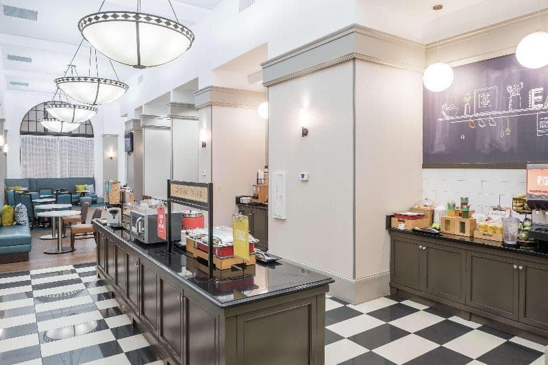 Hampton Inn & Suites Atlanta-Downtown 3