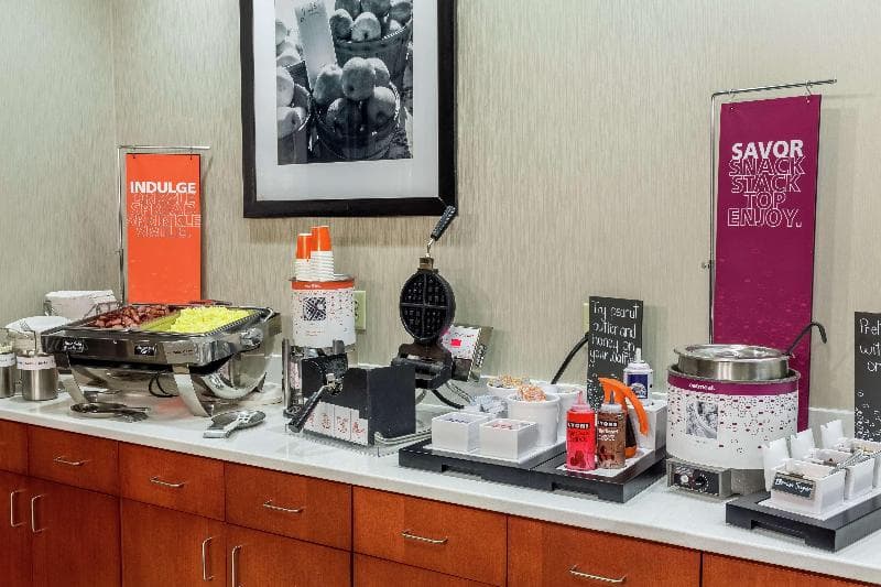 Hampton Inn & Suites Knoxville-Downtown 2