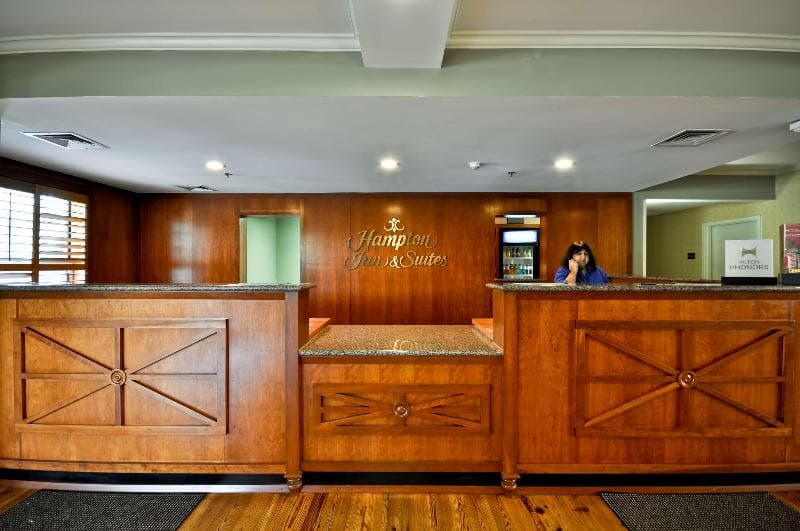 Hampton Inn & Suites Charleston/Mt. Pleasant-Isle Of Palms 4