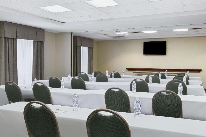 Hampton Inn Columbus-North 5