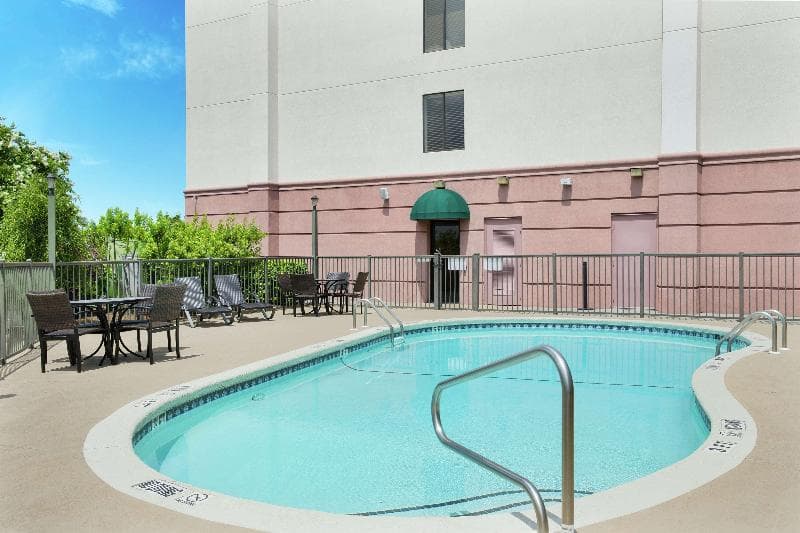 Hampton Inn Columbus-North 3