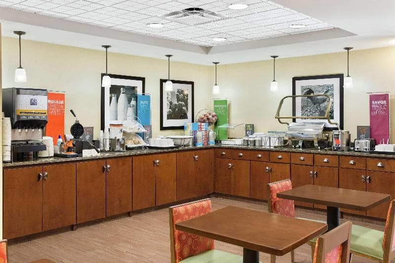 Hampton Inn Columbus-North 2