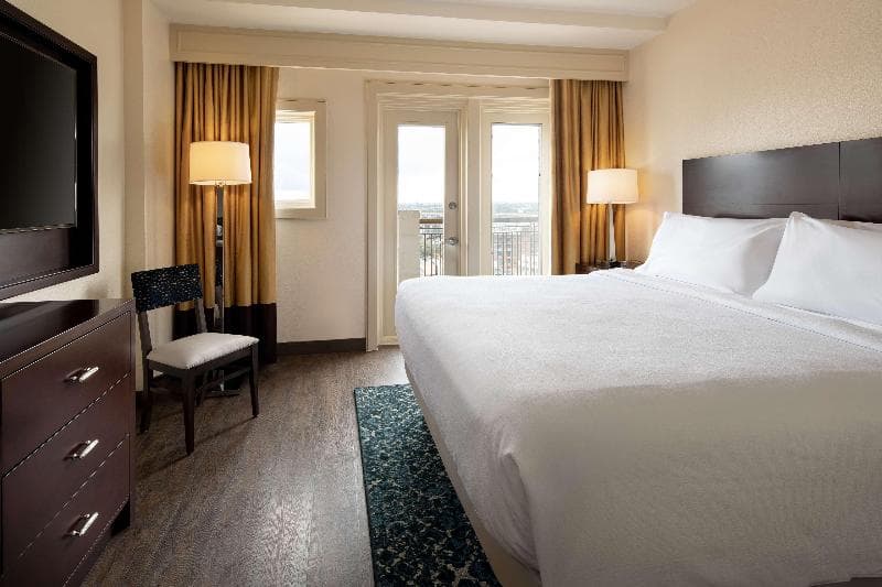 Embassy Suites by Hilton New Orleans 4