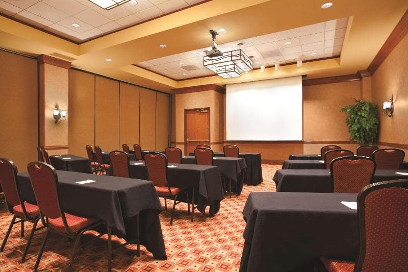 Embassy Suites by Hilton Hot Springs Hotel & Spa 5