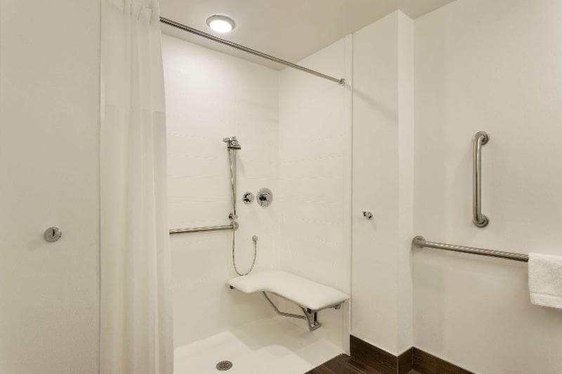 Hampton Inn & Suites Springdale 3