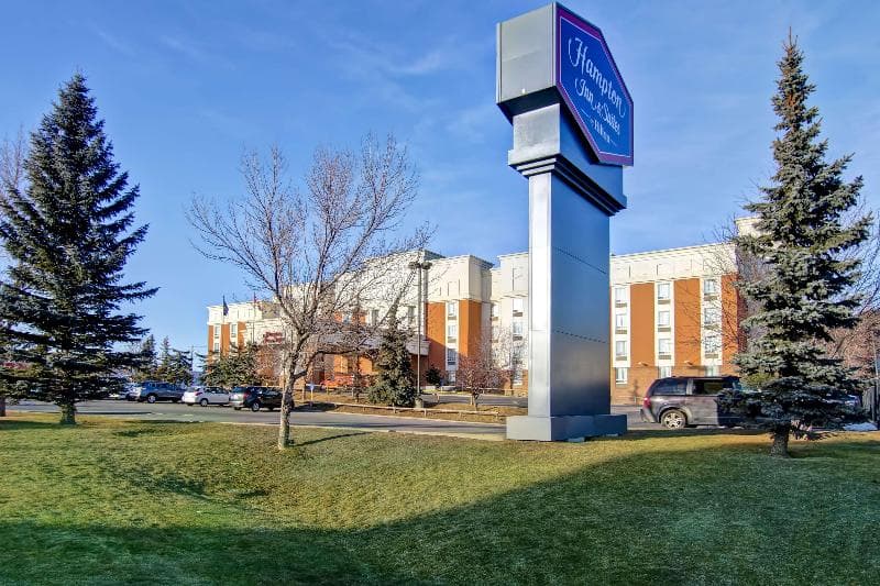 Hampton Inn & Suites by Hilton Calgary-Airport 4