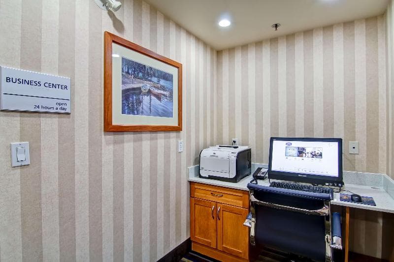 Hampton Inn by Hilton Kamloops photo 1